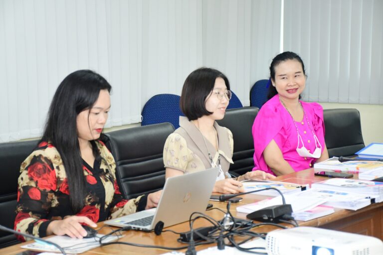 การประชุมคณะกรรมการประเมินระหว่างสัญญาจ้างเพื่อต่อสัญญาจ้างพนักงานมหาวิทยาลัยสายสนับสนุน กองนโยบายและแผน งานธุรการ และหน่วยงานคลัง สำนักงานอธิการบดี