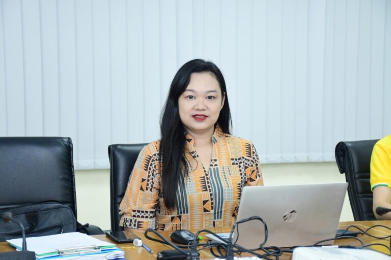 การประชุมคณะกรรมการประเมินระหว่างสัญญาจ้างเพื่อต่อสัญญาจ้างพนักงานมหาวิทยาลัยสายสนับสนุน หน่วยงานพัสดุ และหน่วยงานศูนย์บางคล้า สำนักงานอธิการบดี