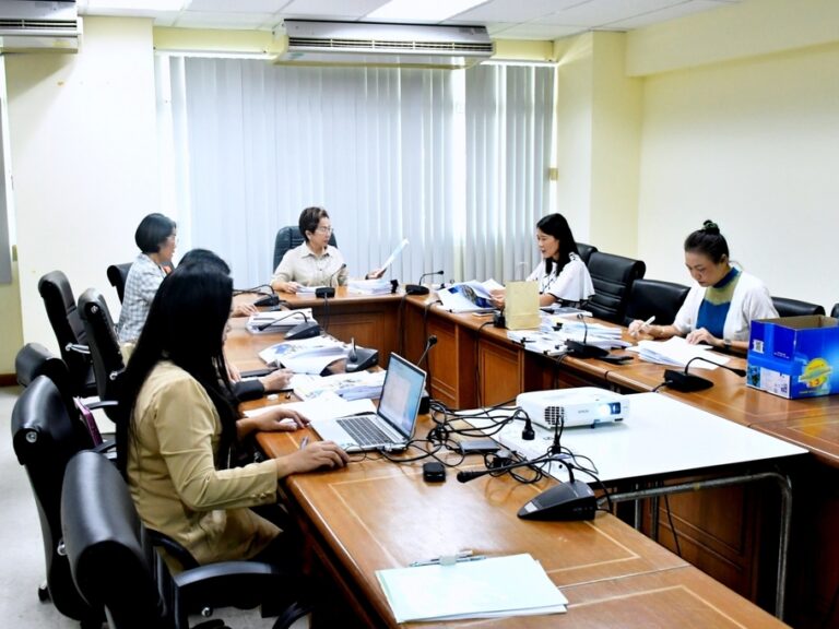 การประชุมคณะกรรมการประเมินระหว่างสัญญาจ้างเพื่อต่อสัญญาจ้างพนักงานมหาวิทยาลัยสายสนับสนุน สังกัดสำนักงานอธิการบดี (กองนโยบายและแผน )